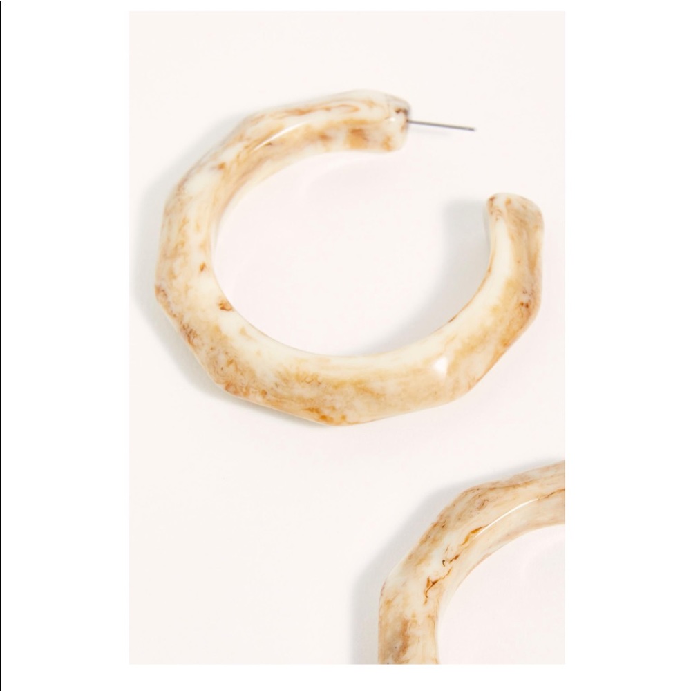 Free People Sahara Resin Hoop Earrings NWT - Picture 4 of 4